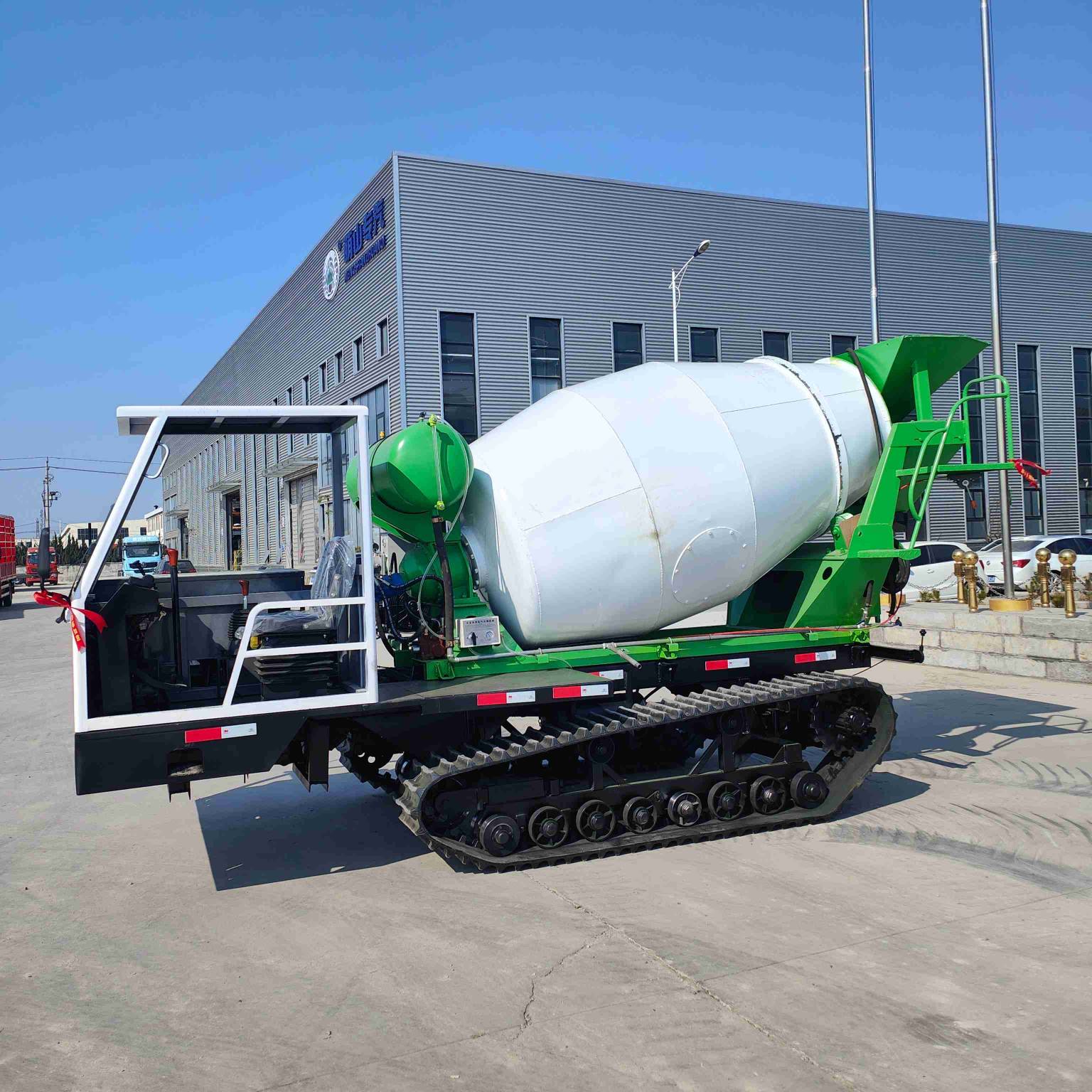 Бетоносмеситель на гусеничном ходу объемом 4 кубических метра