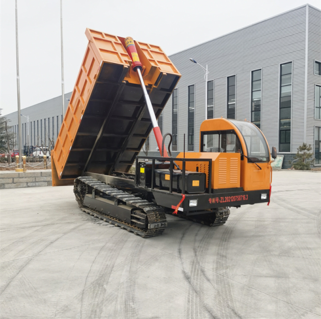 شاحنة قلابة مجنزرة سعة 15 طنًا