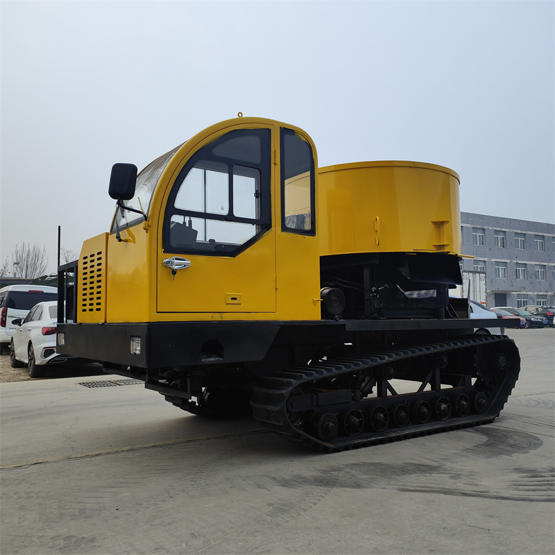 خلاطة خرسانة مجنزرة سعة 3 أمتار مكعبة