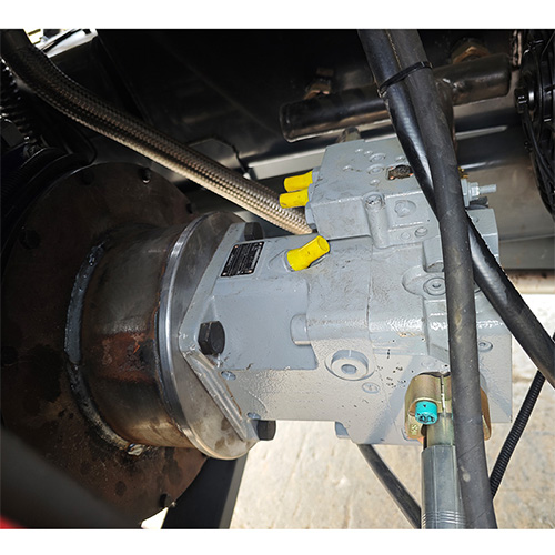 حفارة مثبتة على شاحنة زاحفة سعة 20 طنًا حفارة مثبتة على شاحنة زاحفة سعة 20 طنًا