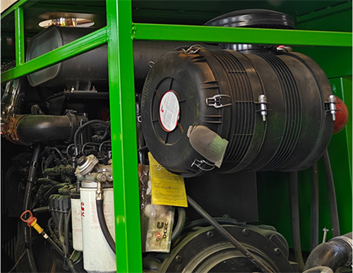 شاحنة قلابة مجنزرة سعة 50 طنًا