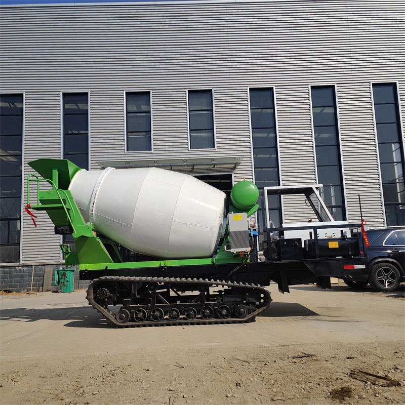 خلاطة خرسانة مجنزرة سعة 2 متر مكعب