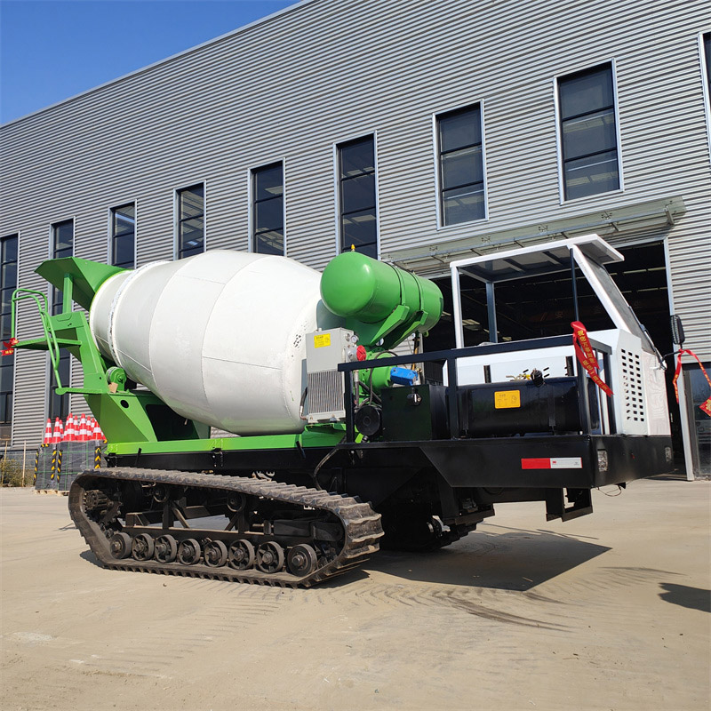 خلاطة خرسانة مجنزرة سعة 2 متر مكعب