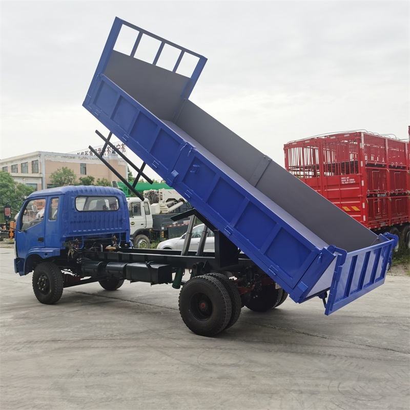 شاحنة قلابة سعة 15 طنًا