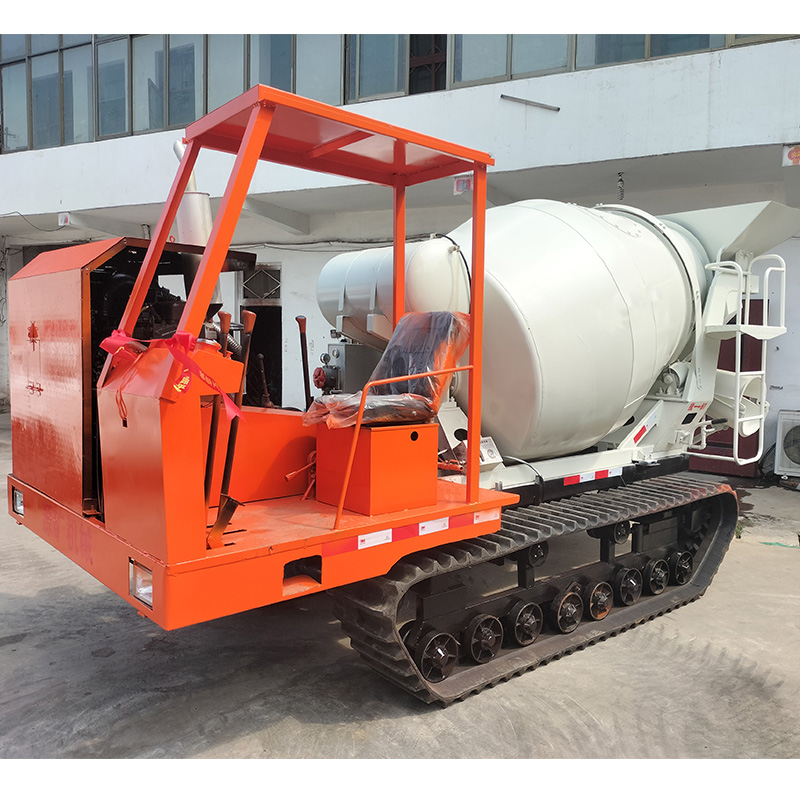 خلاطة خرسانة مجنزرة سعة 1 متر مكعب