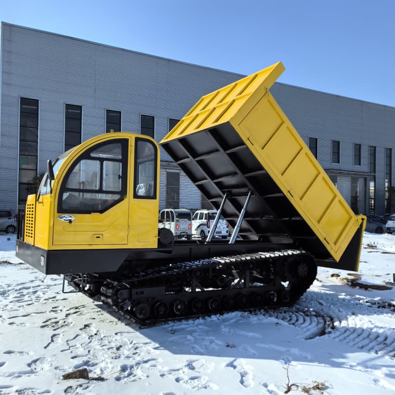 Camion benne à chenilles de 10 tonnes testé sur la neige