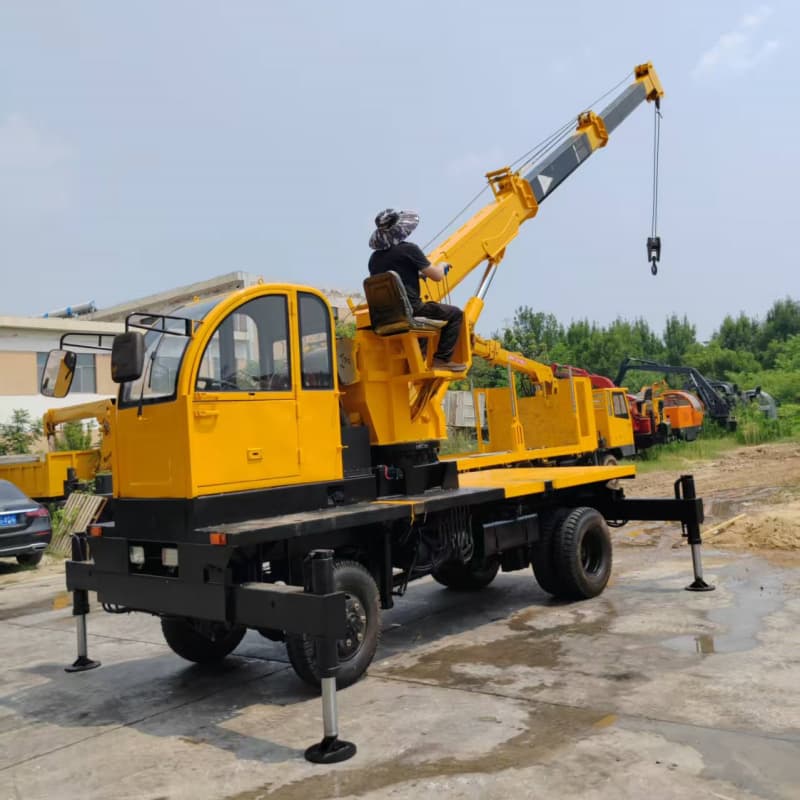 رافعة تلسكوبية مثبتة على شاحنة سعة 5 أطنان