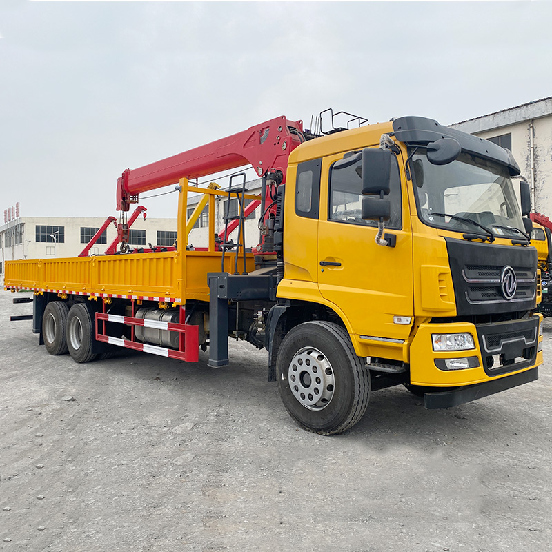 رافعة مثبتة على شاحنة سعة 12 طنًا