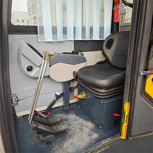 حفارة مثبتة على شاحنة زاحفة سعة 20 طنًا حفارة مثبتة على شاحنة زاحفة سعة 20 طنًا