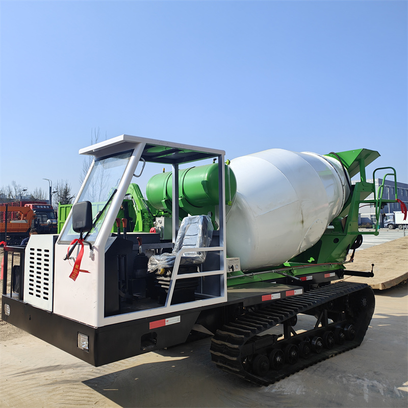 خلاطة خرسانة مجنزرة سعة 2 متر مكعب