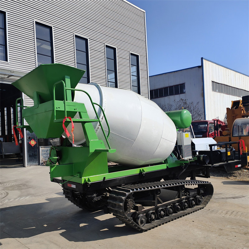 خلاطة خرسانة مجنزرة سعة 2 متر مكعب