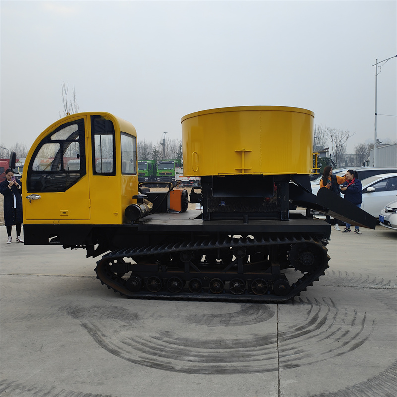 خلاطة خرسانة مجنزرة سعة 3 أمتار مكعبة