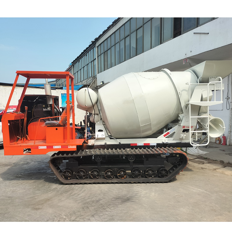 خلاطة خرسانة مجنزرة سعة 1 متر مكعب