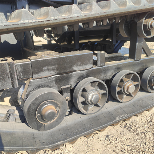 3-тонный гусеничный экскаватор на базе грузовика