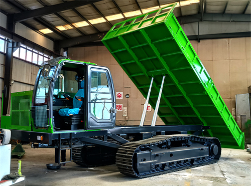 شاحنة قلابة مجنزرة سعة 50 طنًا