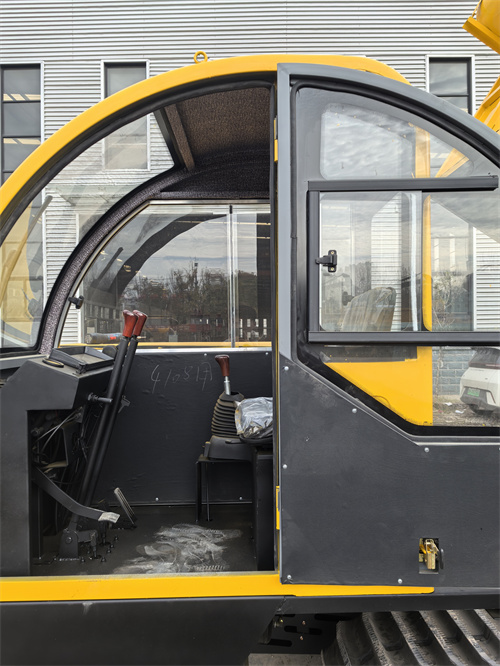 حفارة مثبتة على شاحنة زاحفة سعة 10 أطنان حفارة مثبتة على شاحنة زاحفة سعة 10 أطنان