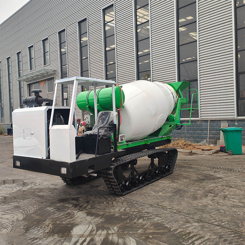 خلاطة خرسانة مجنزرة سعة 1 متر مكعب