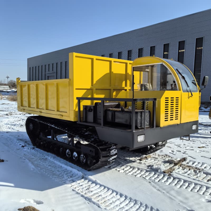 Camion benne à chenilles de 10 tonnes testé sur la neige