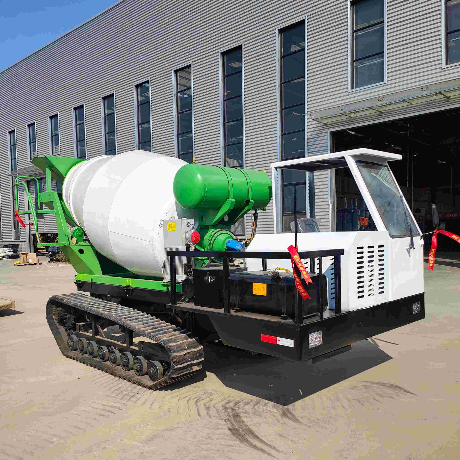 Бетоносмеситель на гусеничном ходу объемом 4 кубических метра