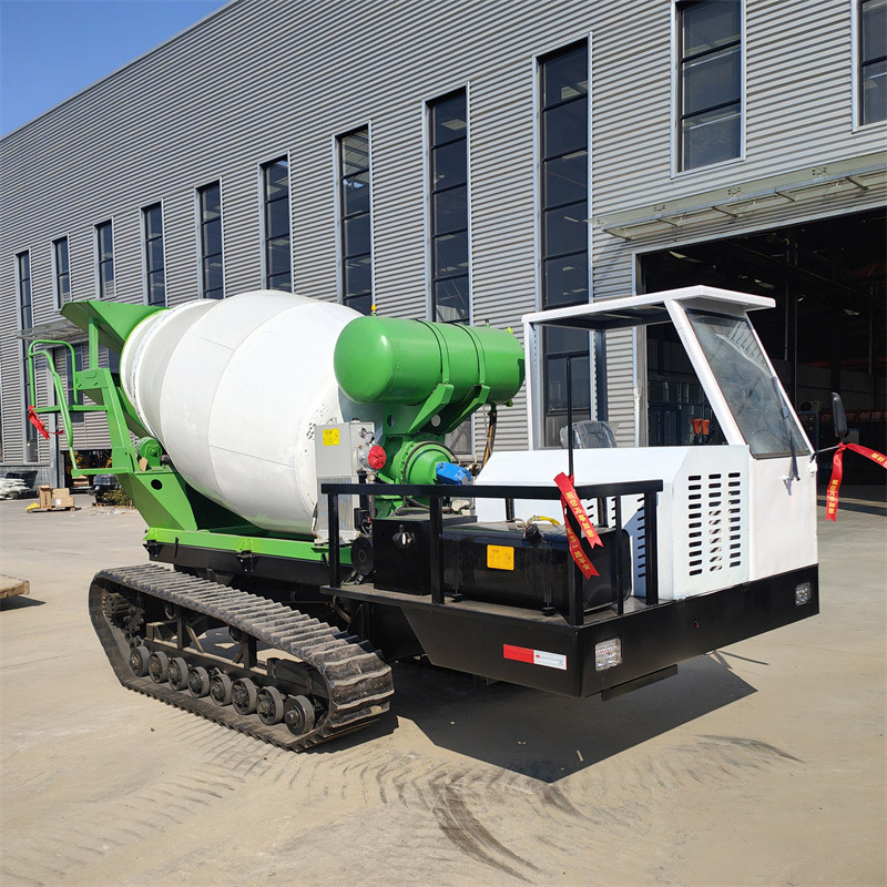 خلاطة خرسانة مجنزرة سعة 2 متر مكعب