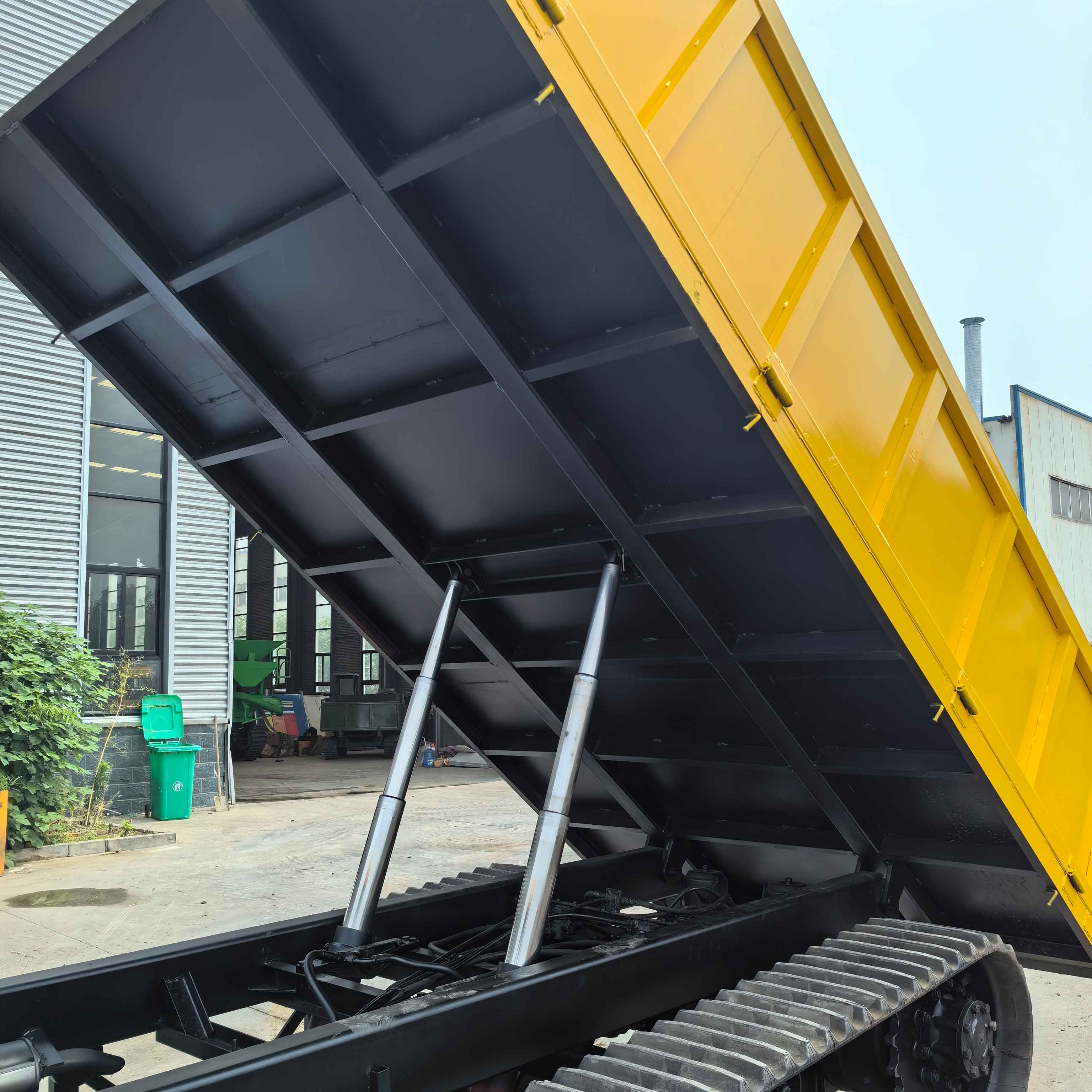 حفارة مثبتة على شاحنة زاحفة سعة 8 أطنان