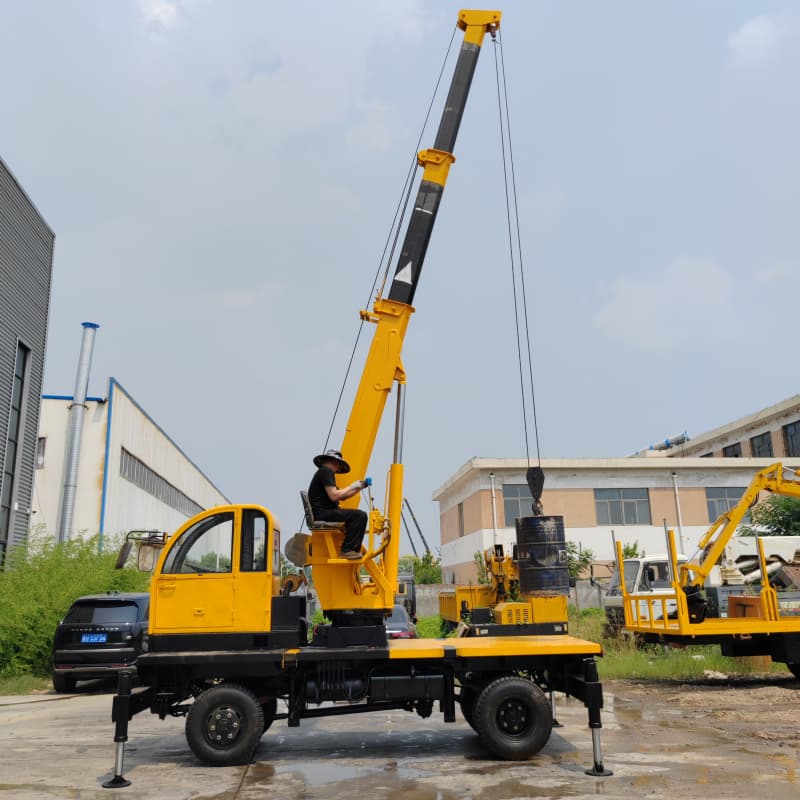 رافعة تلسكوبية مثبتة على شاحنة سعة 5 أطنان